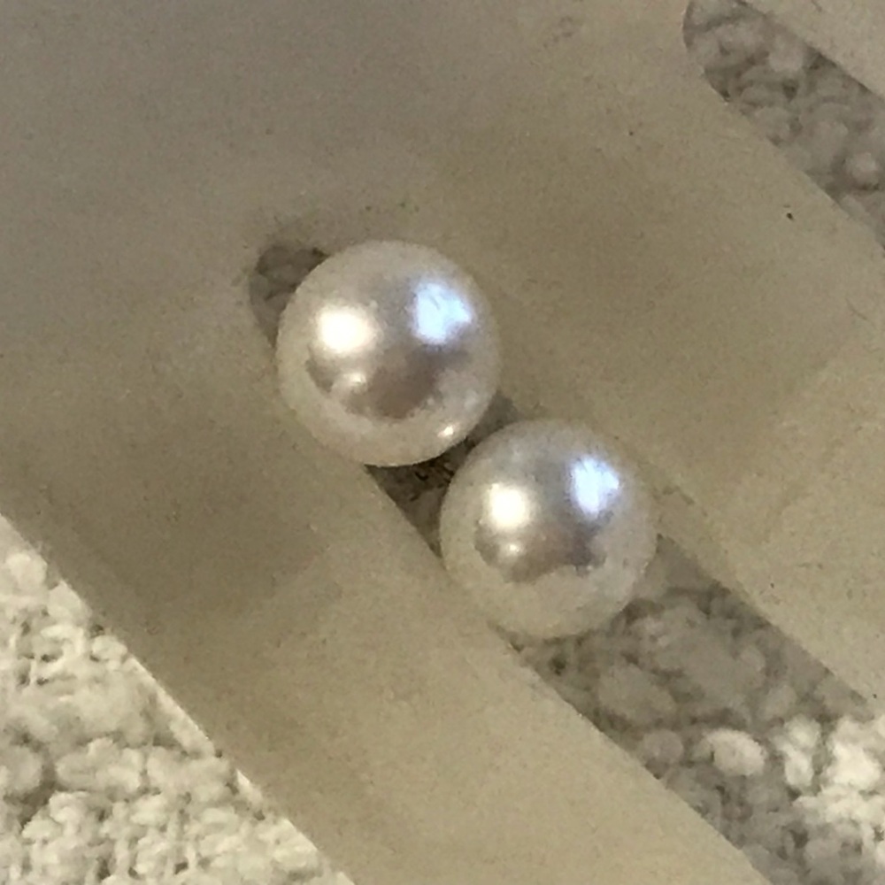White Honora Stud Earrings